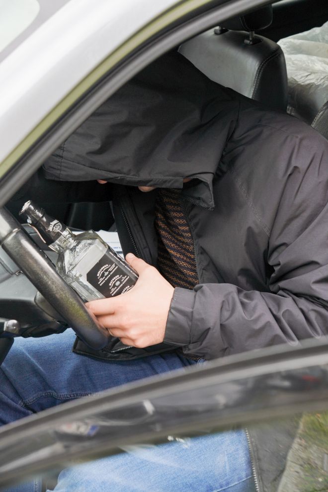 pijan vozač alkohol auto volan ilustracija (20) pijan vozač alkohol auto volan ilustracija (20)