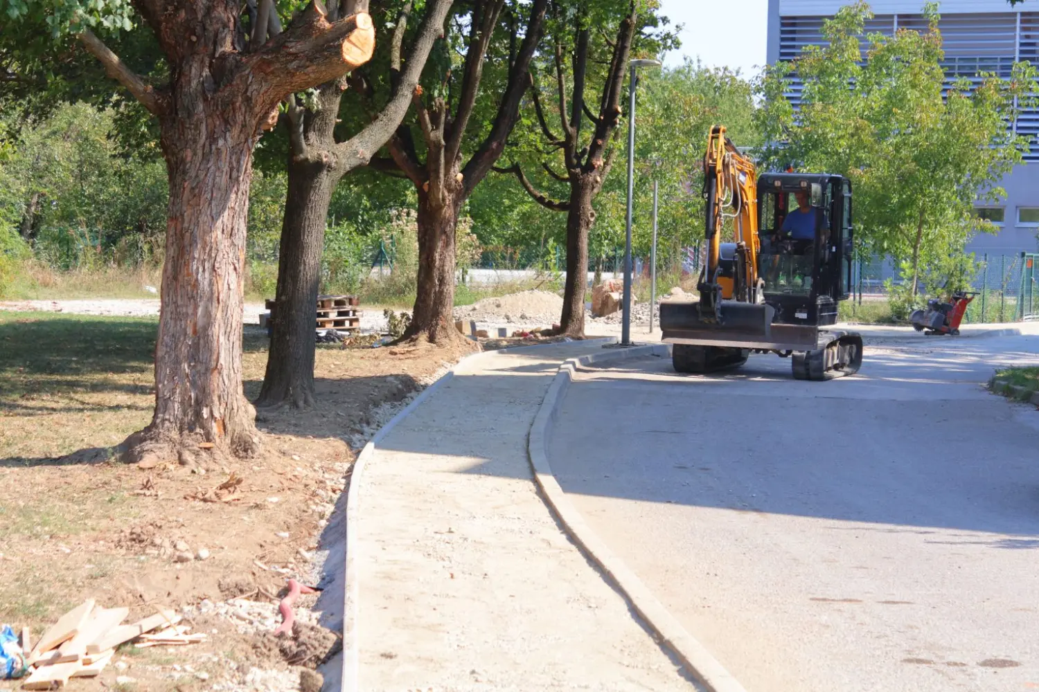 pješačka staza I. osnovna škola (8) pješačka staza I. osnovna škola (8)