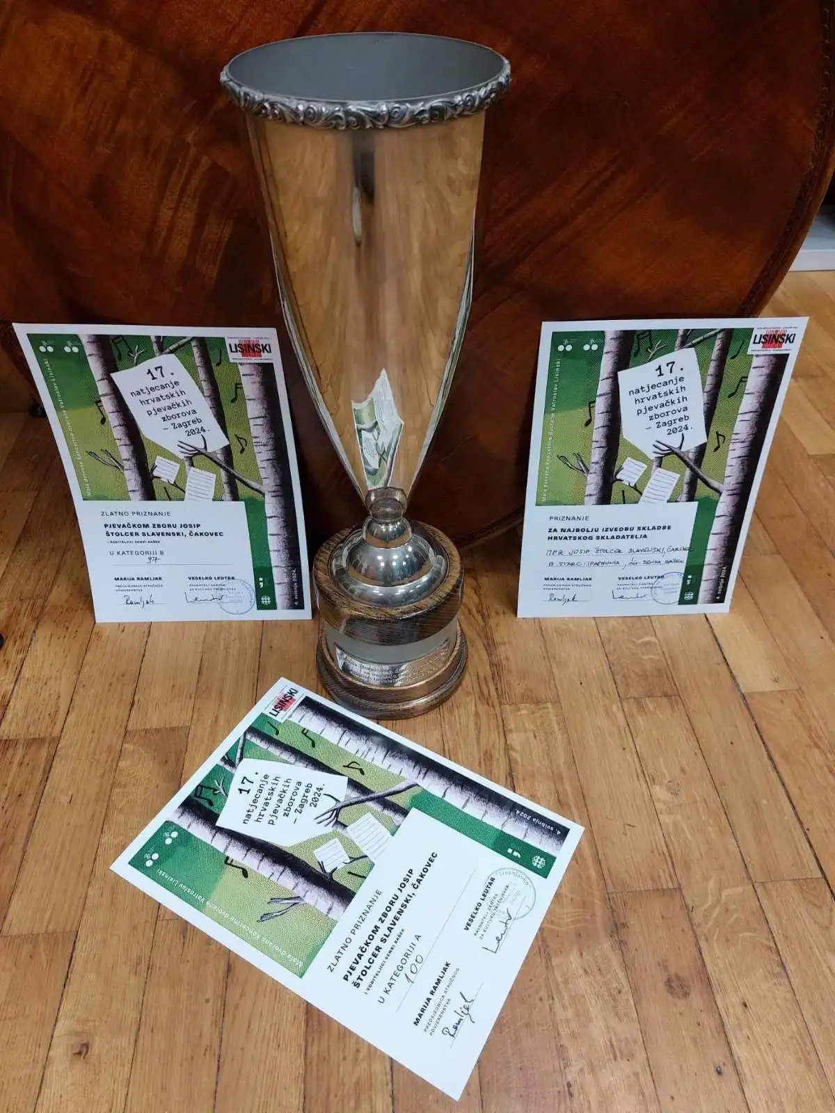 pjevački zbor josip štolcer slavenski (1) pjevački zbor josip štolcer slavenski (1)