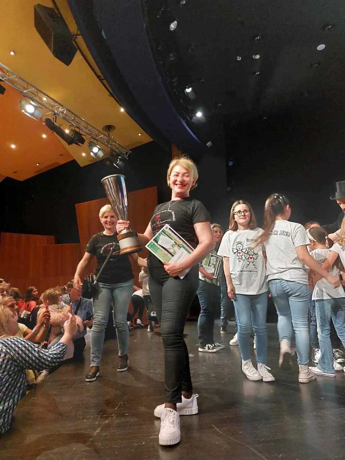 pjevački zbor josip štolcer slavenski (2) pjevački zbor josip štolcer slavenski (2)