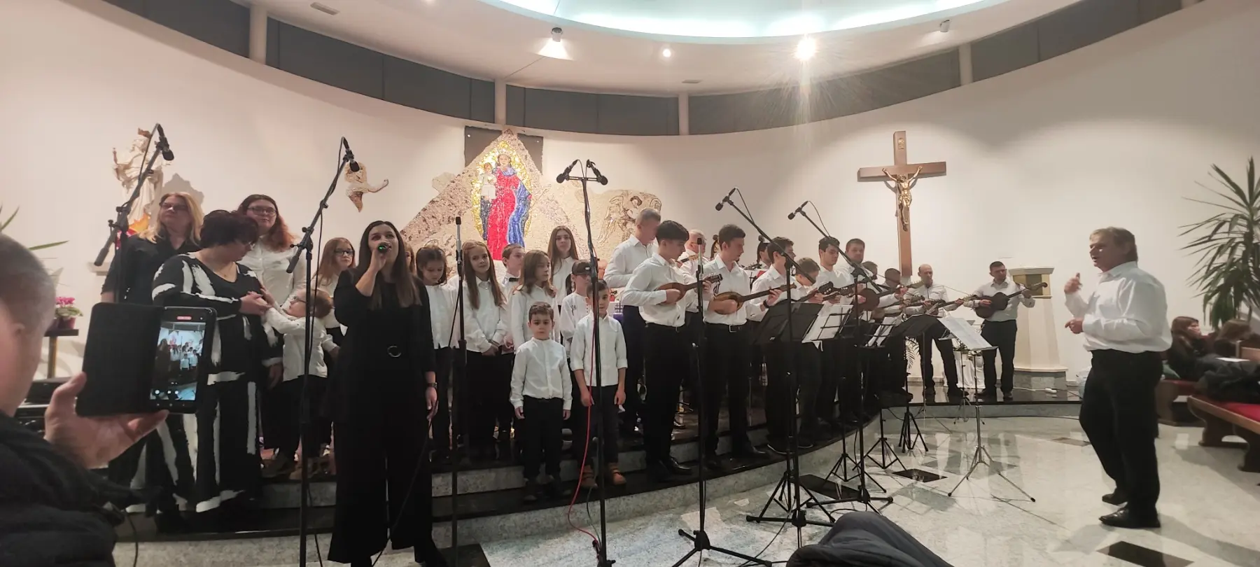 pjevački zbor strahoninec (2)