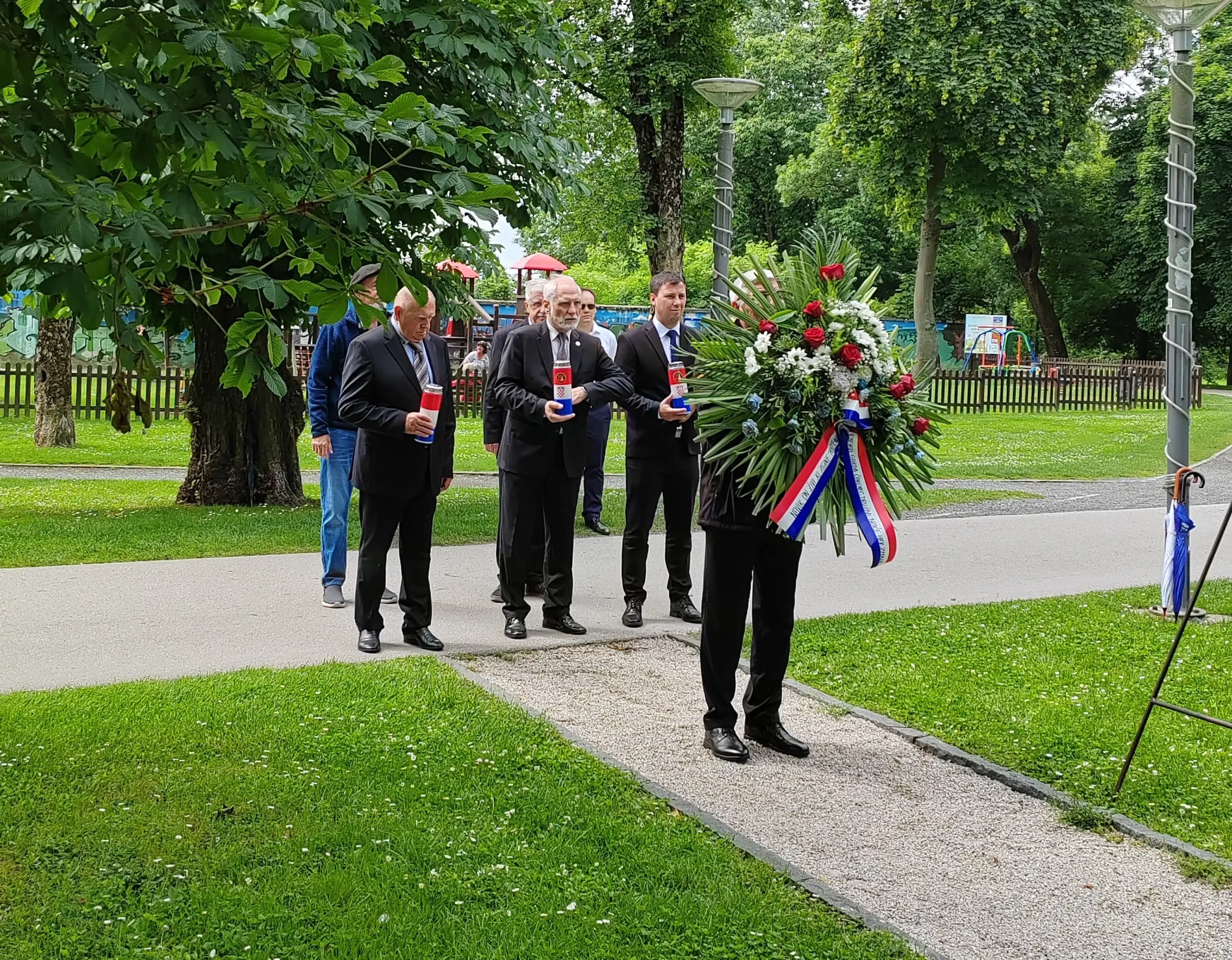 počast braniteljima (2) počast braniteljima (2)