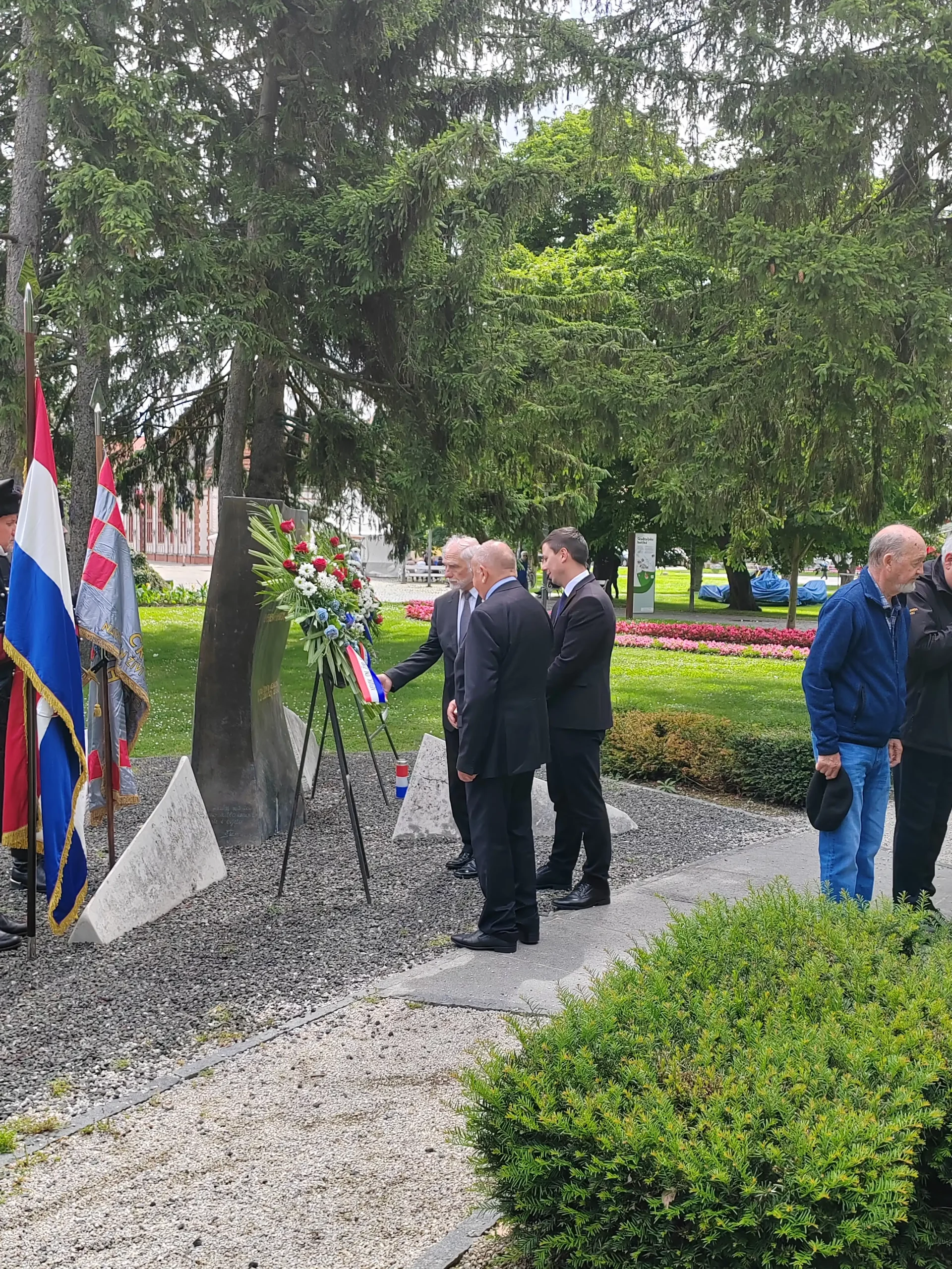 počast braniteljima (3) počast braniteljima (3)