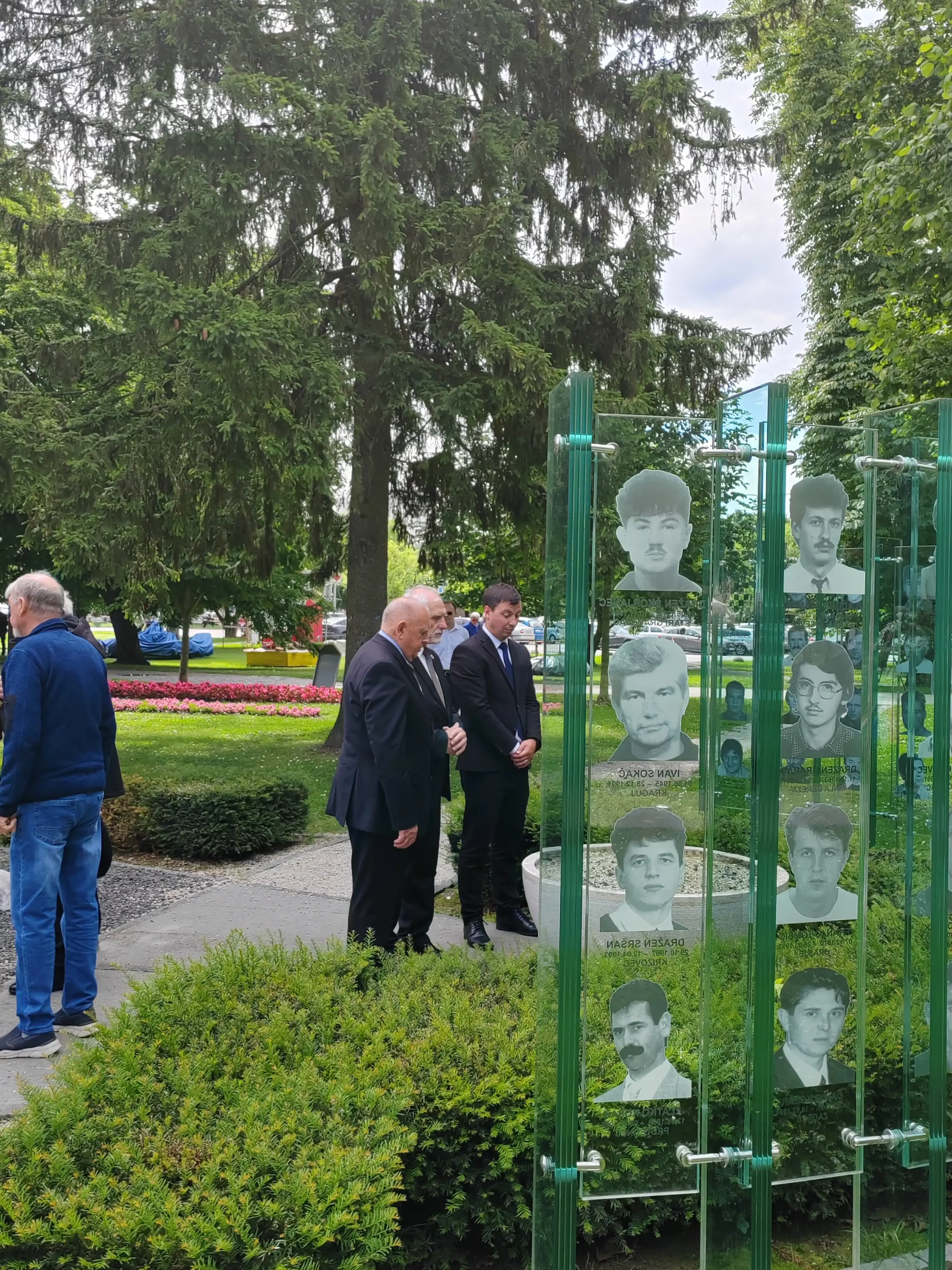 počast braniteljima (4) počast braniteljima (4)