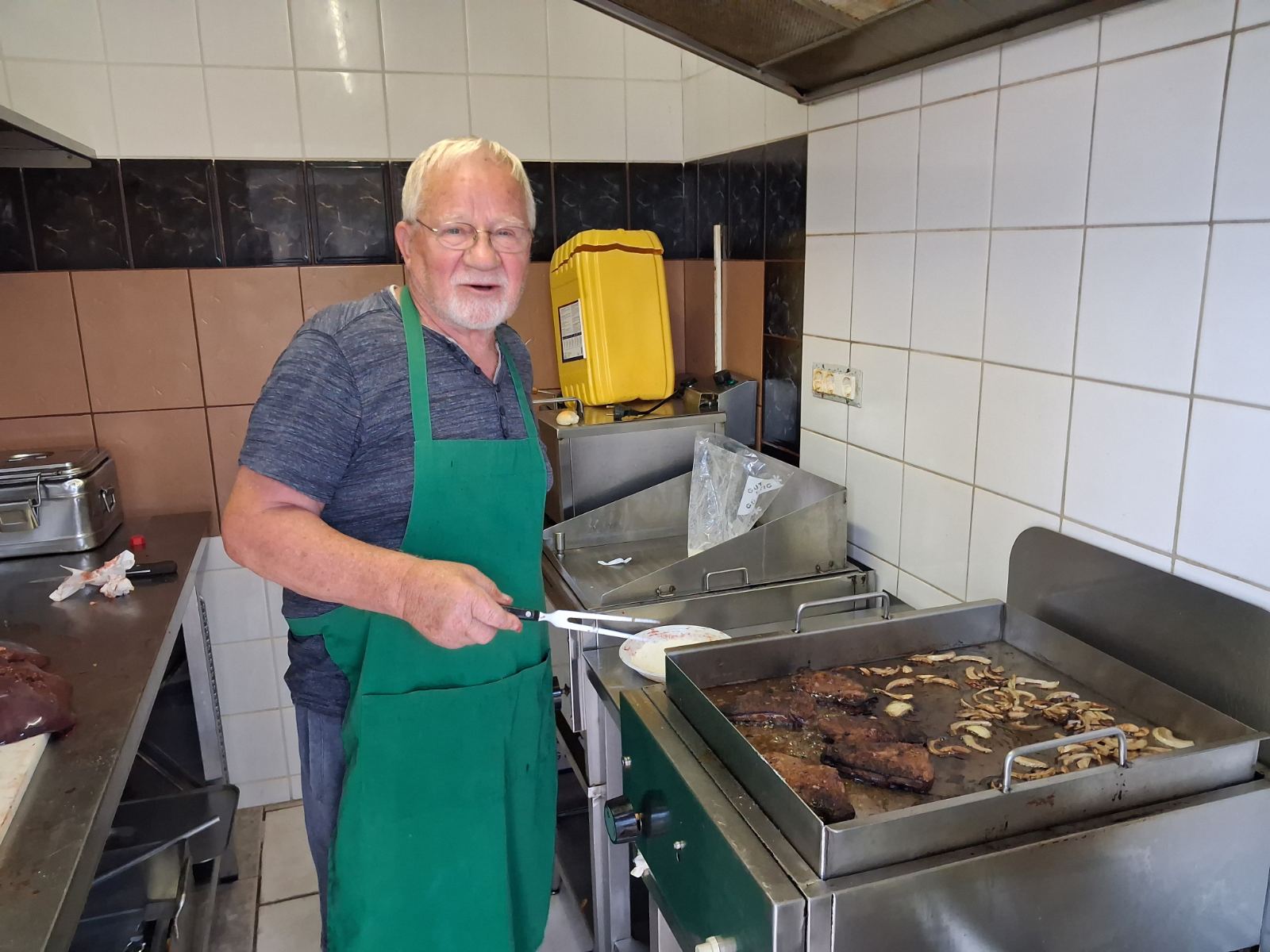 podturen, bik na ražnju (1) podturen, bik na ražnju (1)