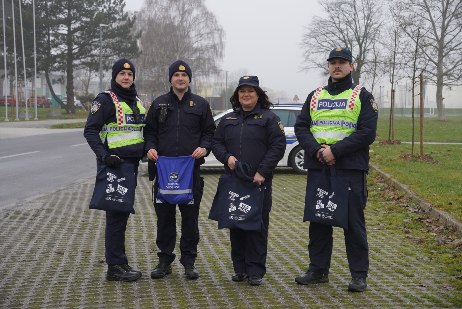 policija akcija vozači ilustracija (1)