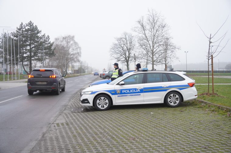 policija akcija vozači ilustracija (11)