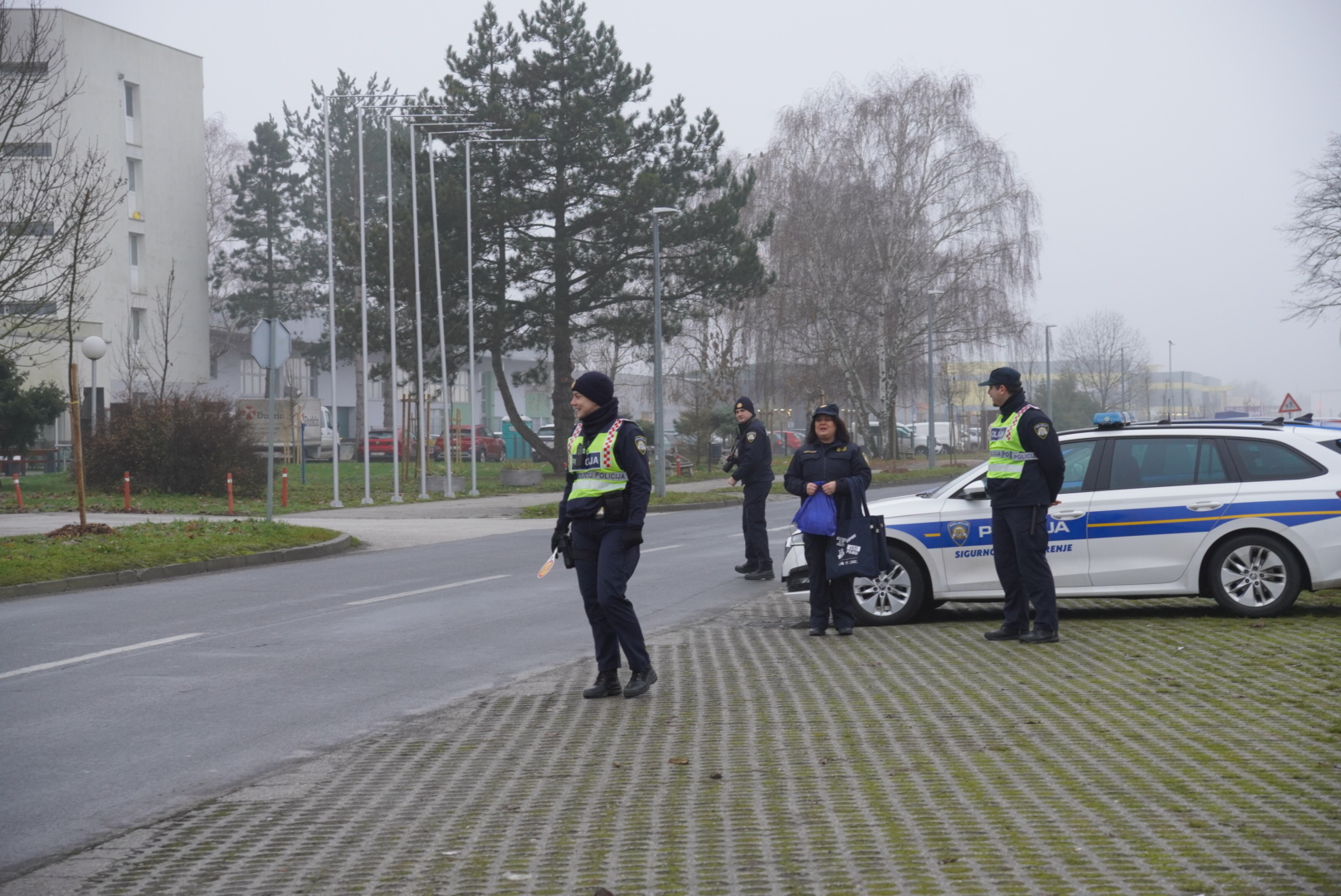 policija akcija vozači ilustracija (22)