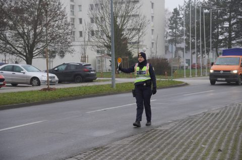 policija akcija vozači ilustracija (26)