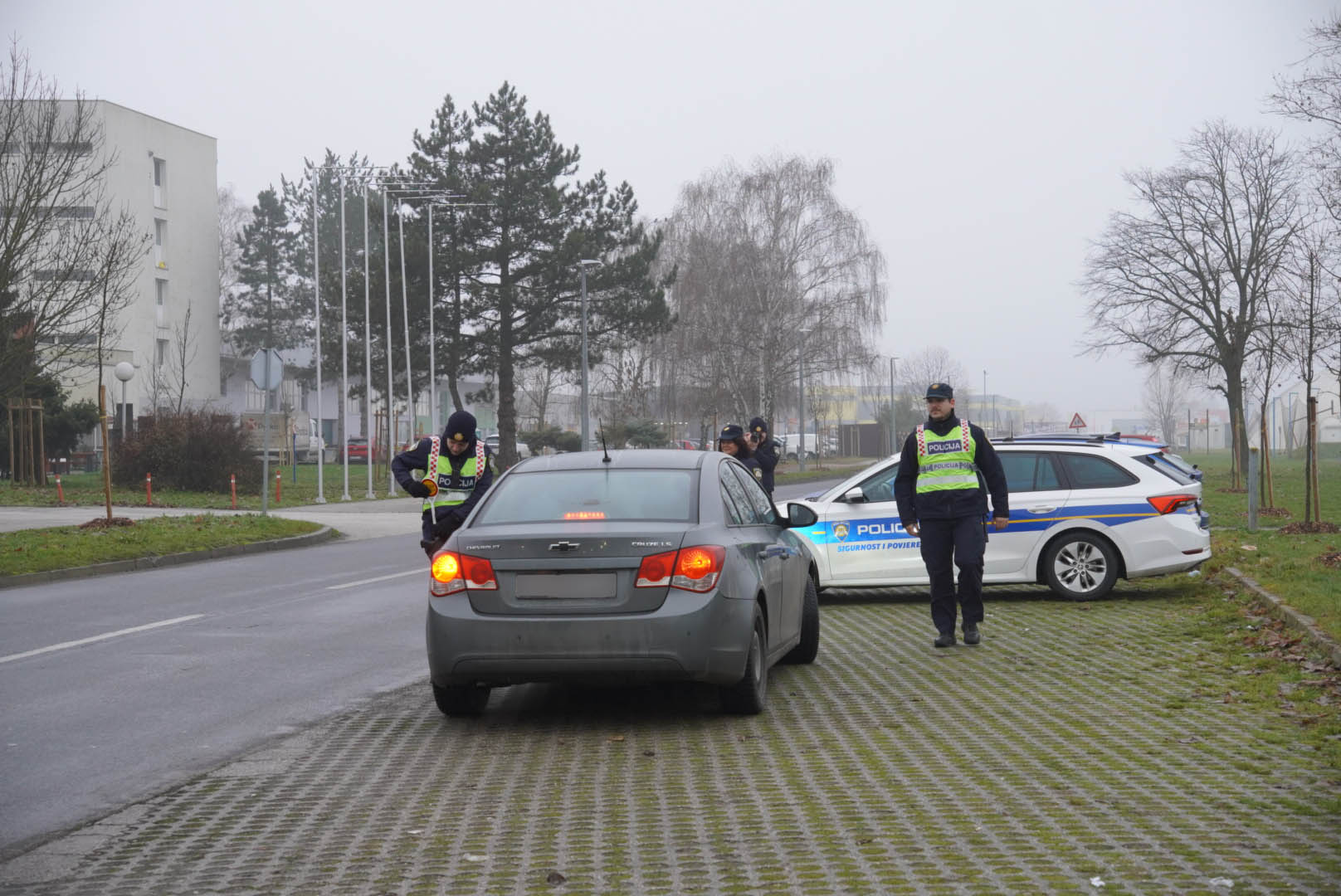 policija akcija vozači ilustracija (28)