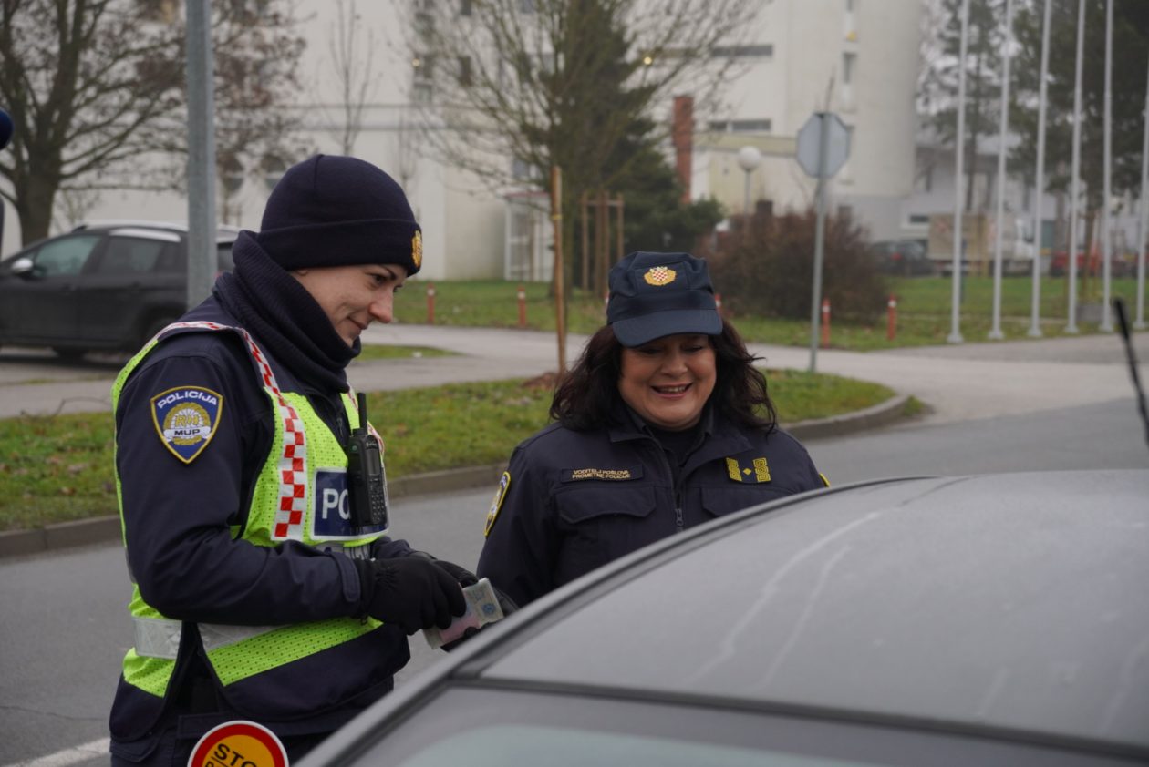 policija akcija vozači ilustracija (33) policija akcija vozači ilustracija (33)