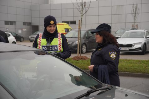 policija akcija vozači ilustracija (34)