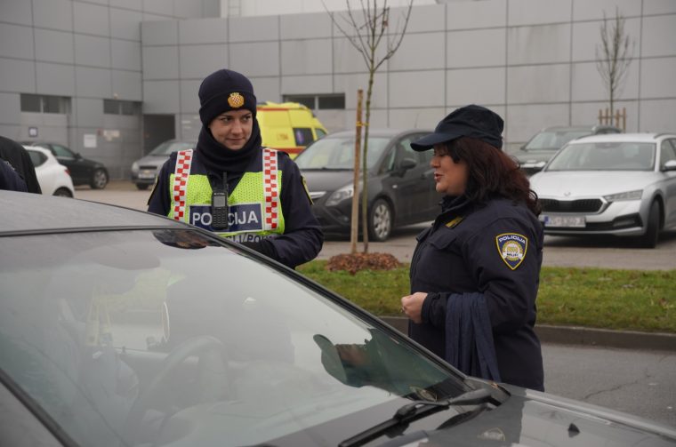 policija akcija vozači ilustracija (34)