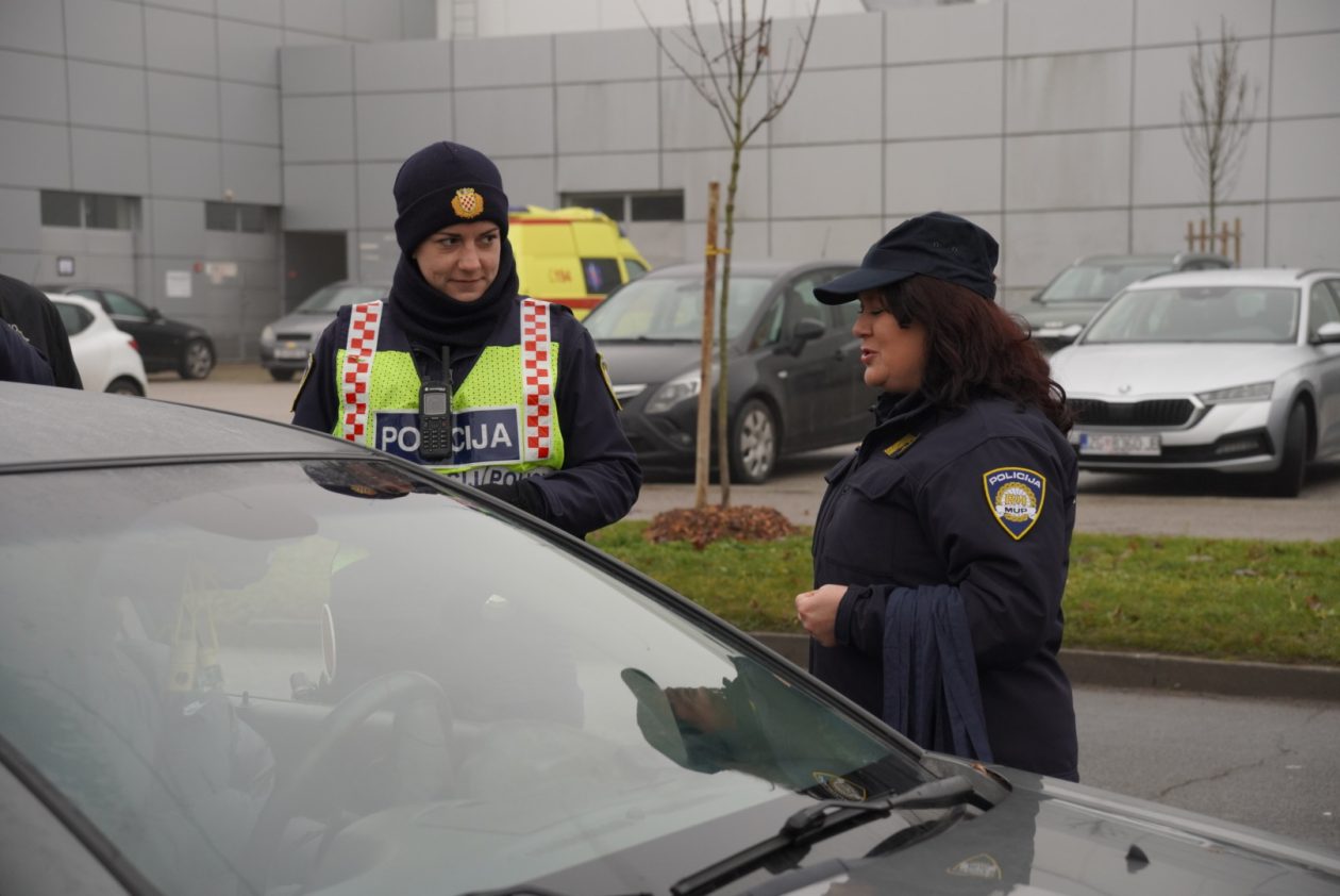 policija akcija vozači ilustracija (34) policija akcija vozači ilustracija (34)