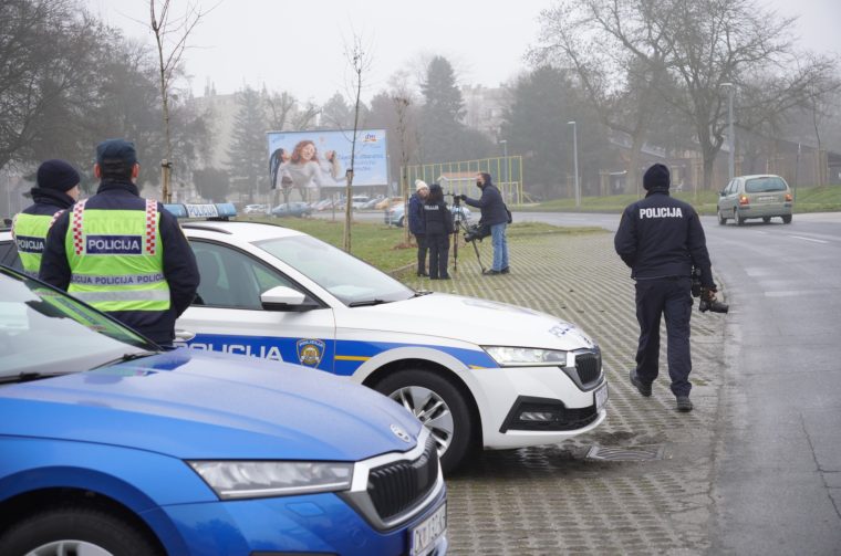 policija akcija vozači ilustracija (5)