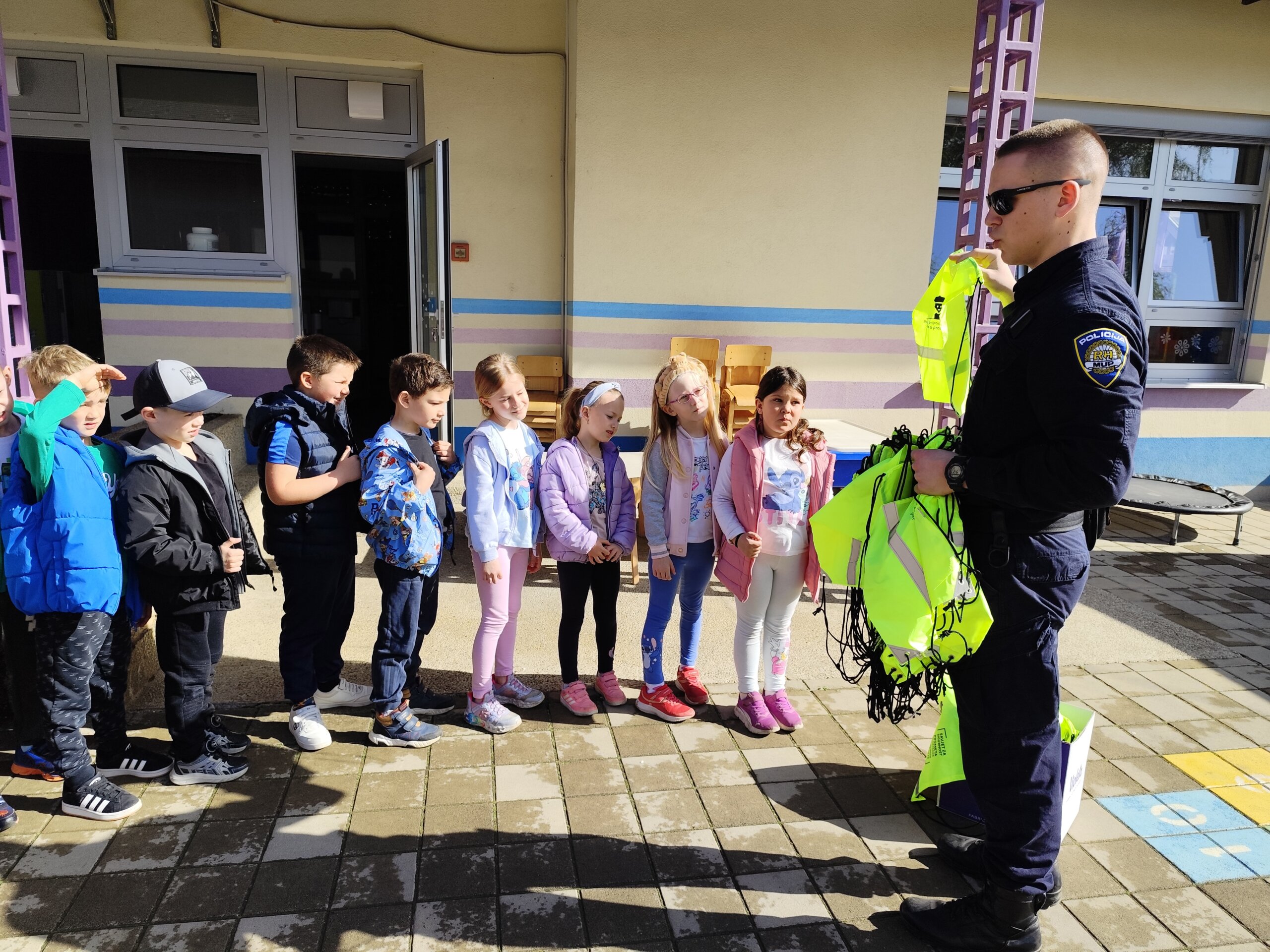 posjet policije vrtiću zvončić i lastavica (2)