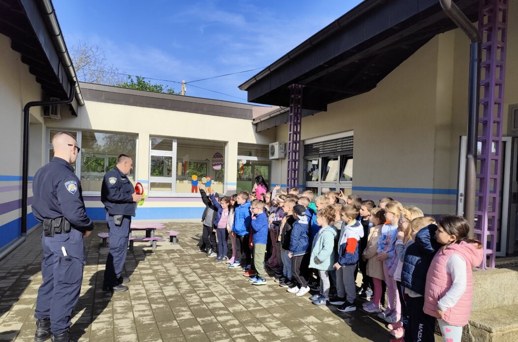 posjet policije vrtiću zvončić i lastavica (3)