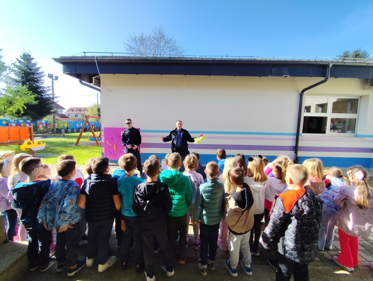 posjet policije vrtiću zvončić i lastavica (4)