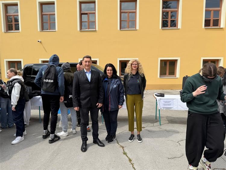 postani policajac (1)