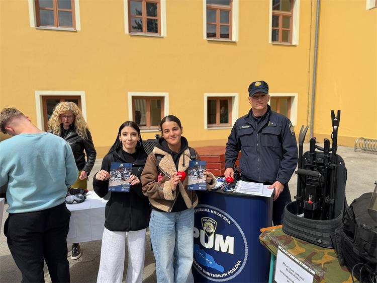 postani policajac (2)