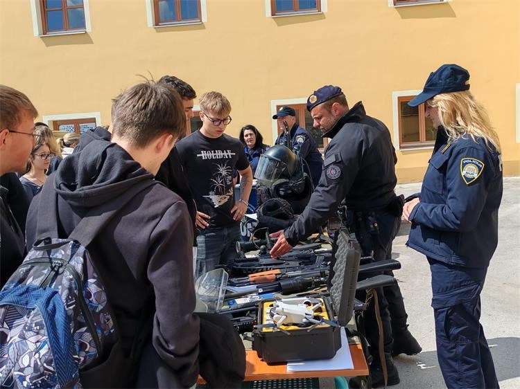 postani policajac (3)