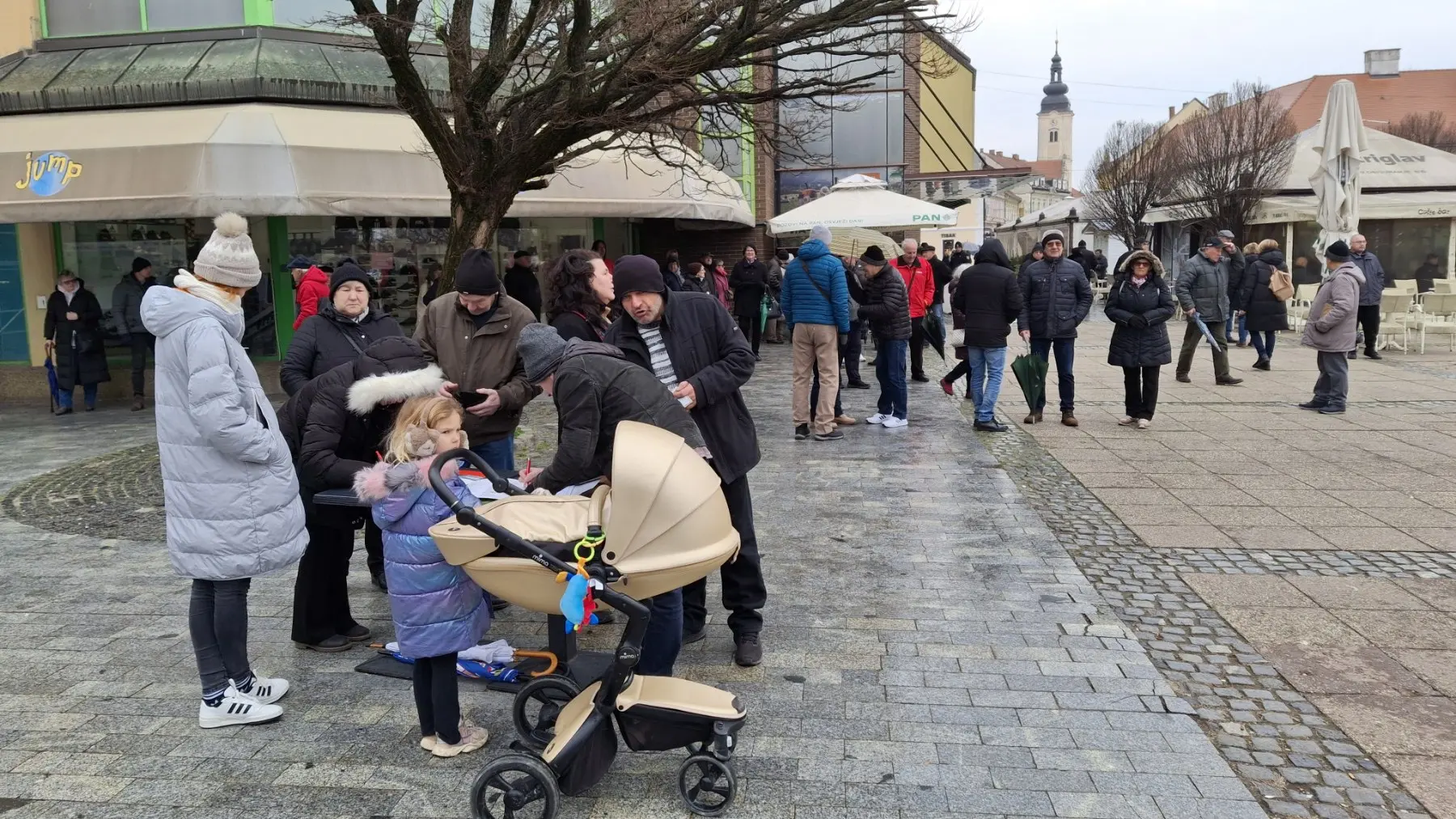 potpisivanje peticije za smjenu hrena, bolnica,čakovec (12)