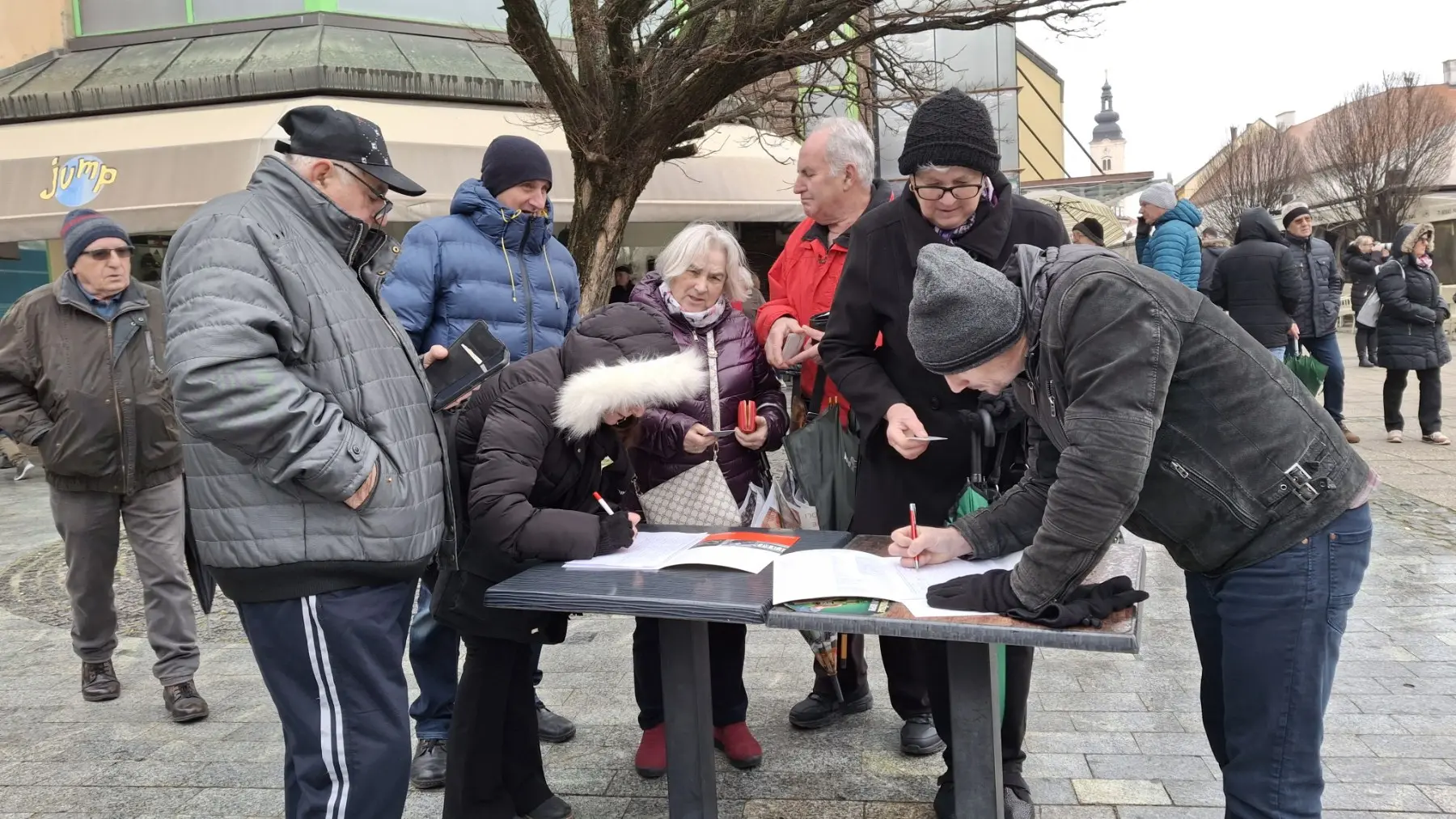 potpisivanje peticije za smjenu hrena, bolnica,čakovec (14)