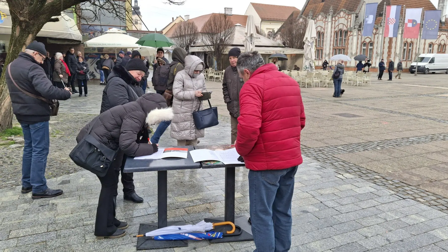 potpisivanje peticije za smjenu hrena, bolnica,čakovec (16)