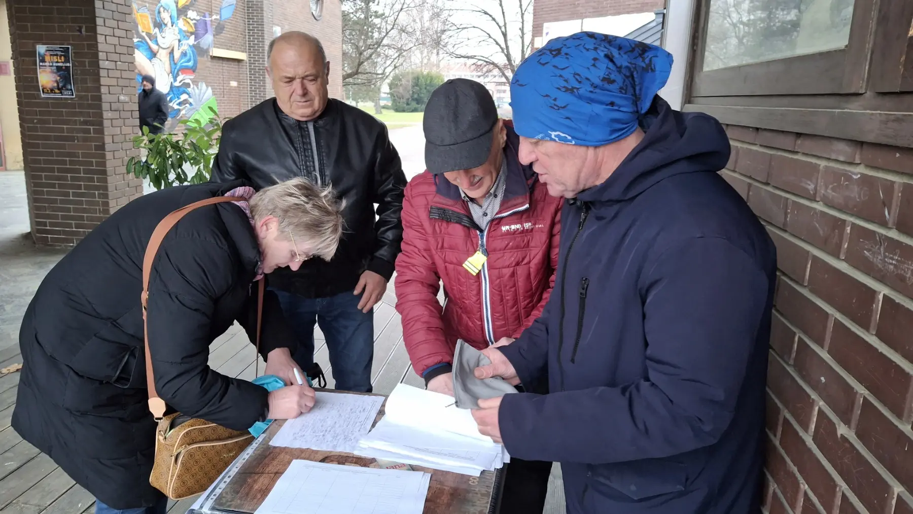 potpisivanje peticije za smjenu hrena, bolnica,čakovec (9)