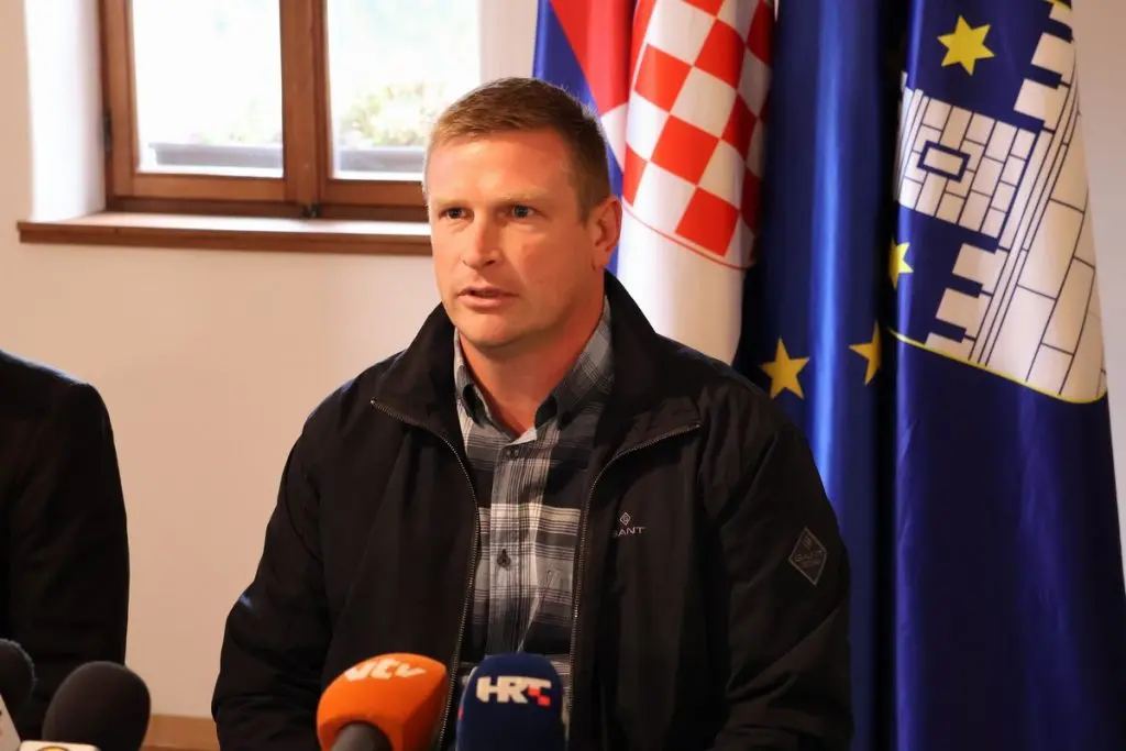 potpisivanje ugovora uređenje parkirališta (10)