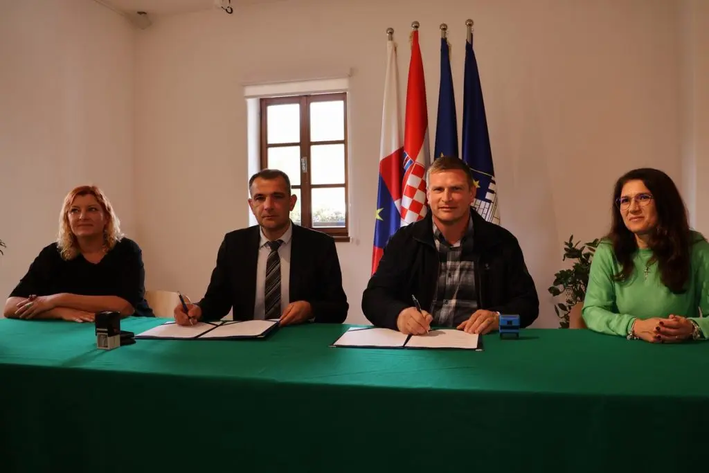 potpisivanje ugovora uređenje parkirališta (14)