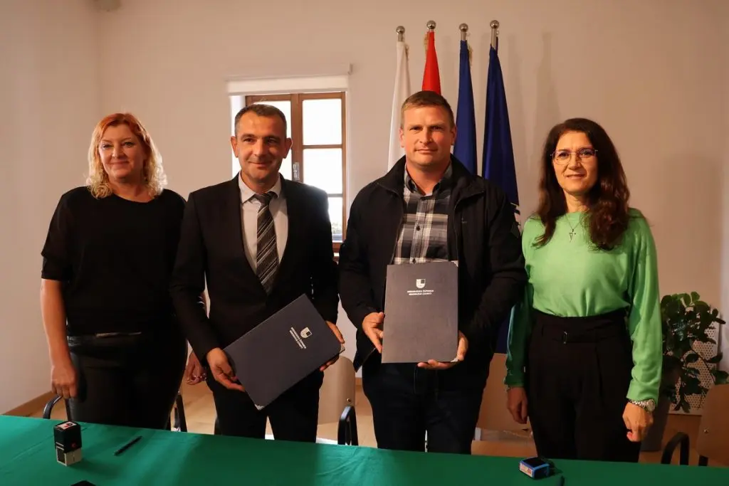 potpisivanje ugovora uređenje parkirališta (15)