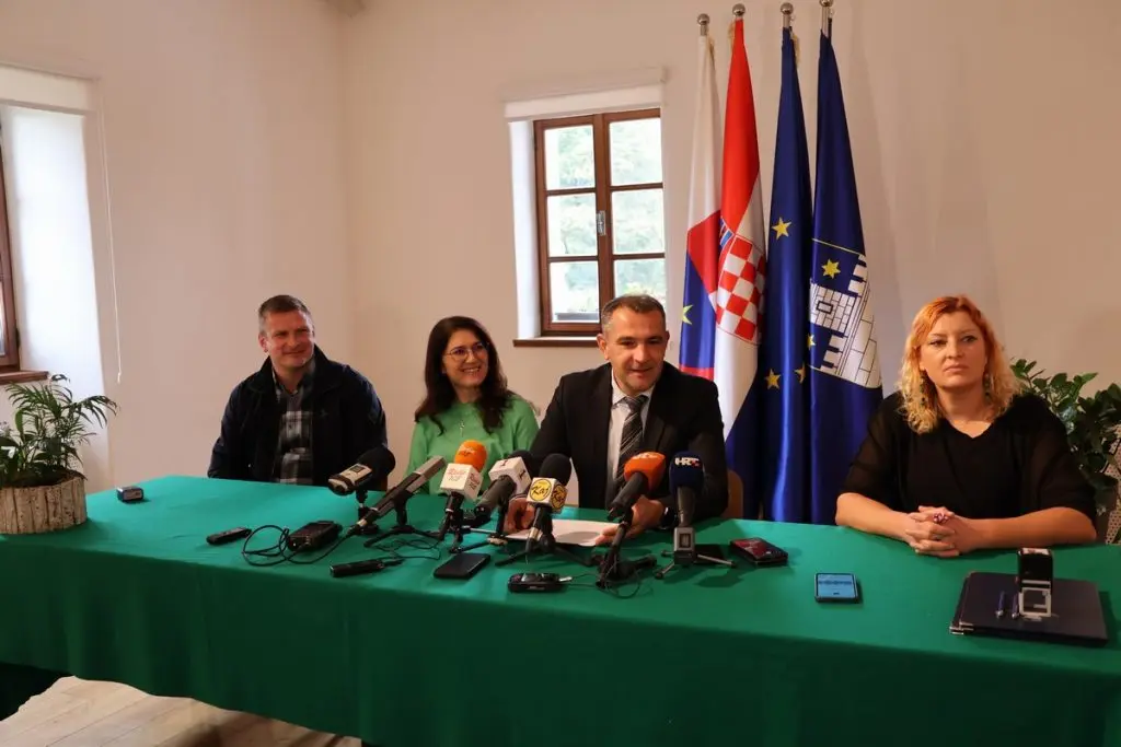 potpisivanje ugovora uređenje parkirališta (6)