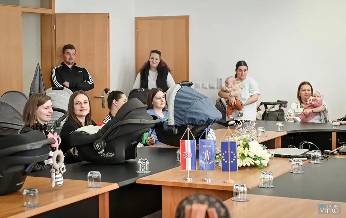 prelog,kolarek,novorođenčad (10) prelog,kolarek,novorođenčad (10)