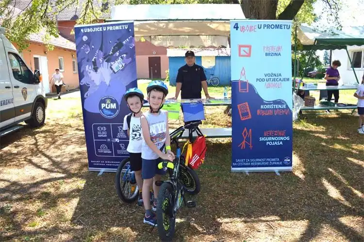 preventivna akcija ‘biciklima oprezno u prometu’ na 11. Dječjoj biciklijadi (13) preventivna akcija ‘biciklima oprezno u prometu’ na 11. Dječjoj biciklijadi (13)
