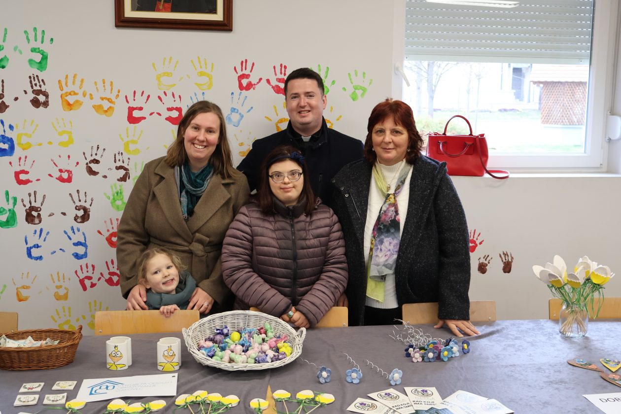 prodajna izložba COO (25) prodajna izložba COO (25)