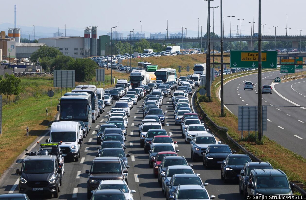 Zagreb: Velika gužva na naplatnoj postaji Lučko