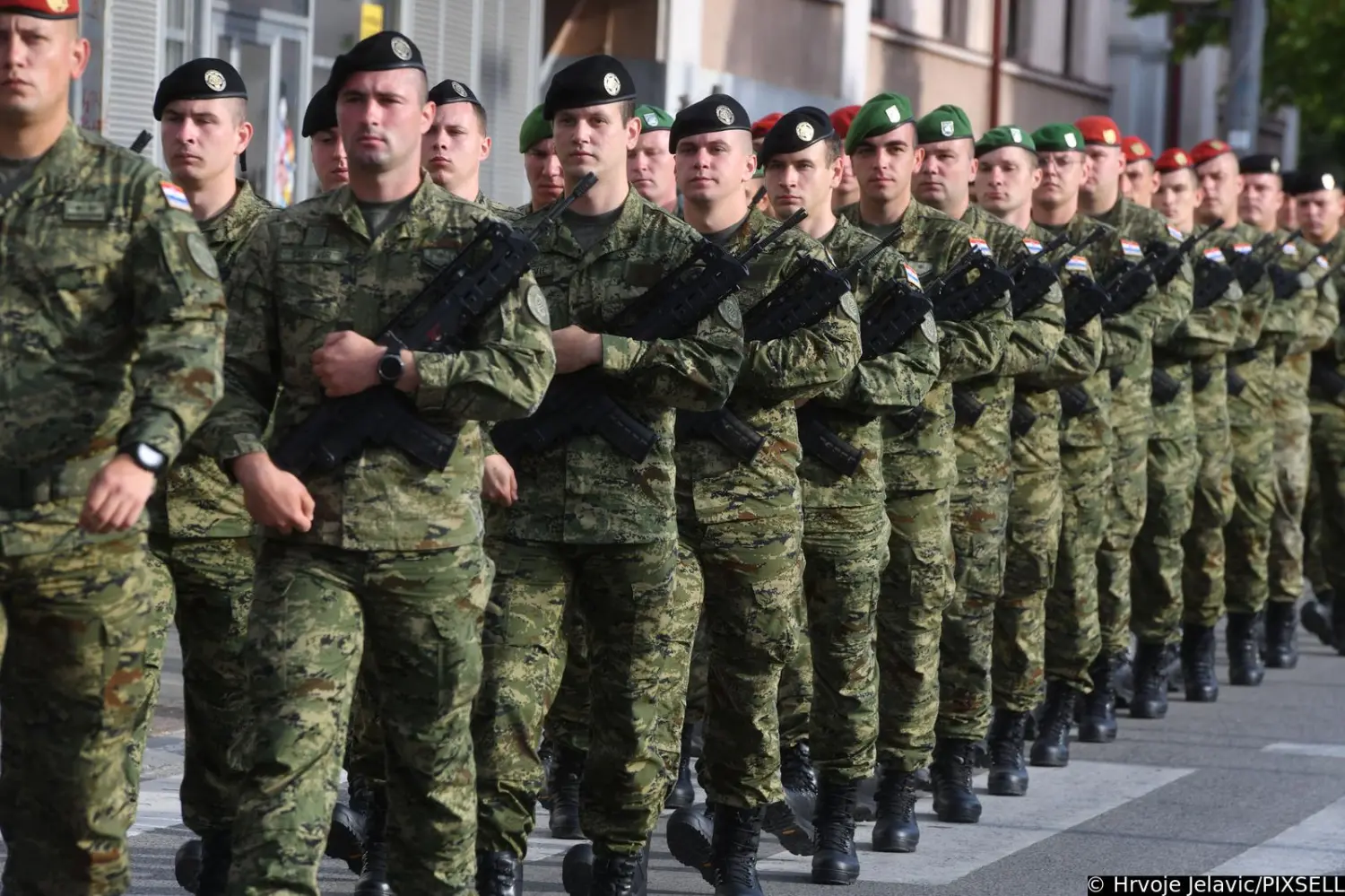 proslava Oluje, Knin, zastava,vojnici,andrej plenković,zoran milanović (1) proslava Oluje, Knin, zastava,vojnici,andrej plenković,zoran milanović (1)