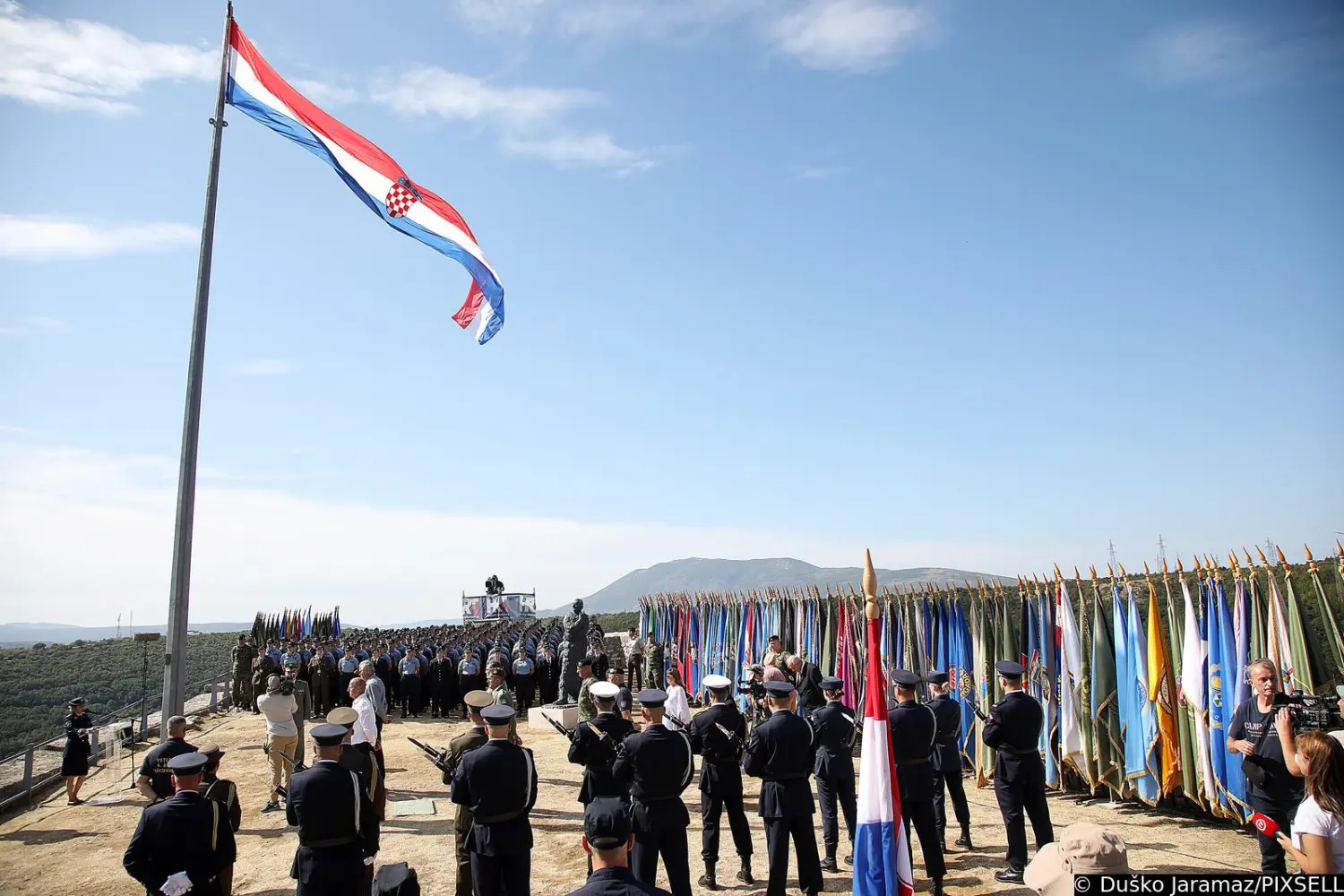 proslava Oluje, Knin, zastava,vojnici,andrej plenković,zoran milanović (2) proslava Oluje, Knin, zastava,vojnici,andrej plenković,zoran milanović (2)