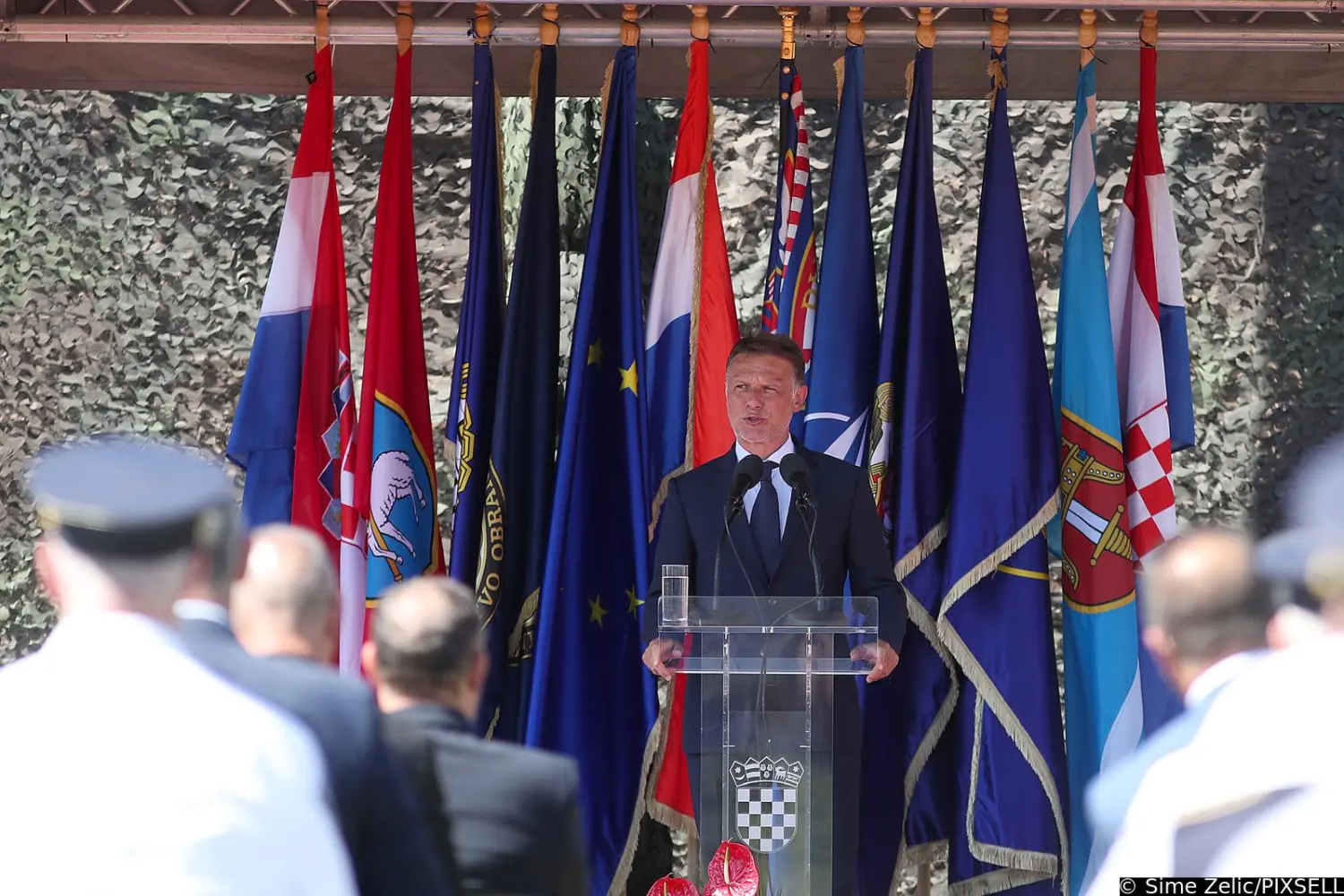 proslava Oluje, Knin, zastava,vojnici,andrej plenković,zoran milanović (20) proslava Oluje, Knin, zastava,vojnici,andrej plenković,zoran milanović (20)