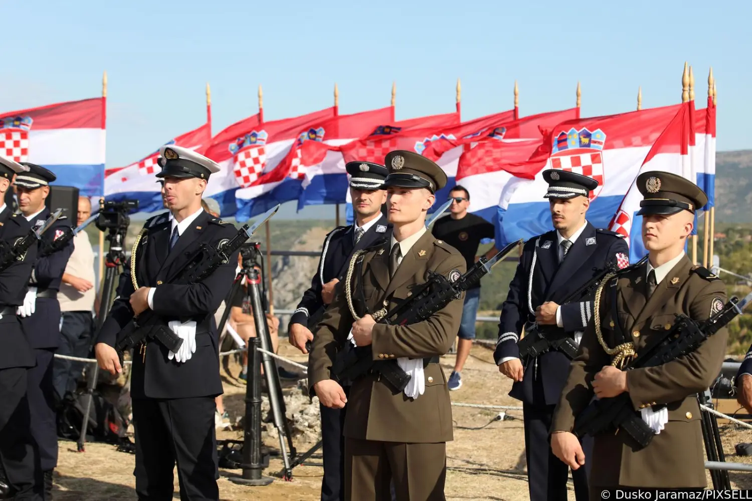 proslava Oluje, Knin, zastava,vojnici,andrej plenković,zoran milanović (4) proslava Oluje, Knin, zastava,vojnici,andrej plenković,zoran milanović (4)