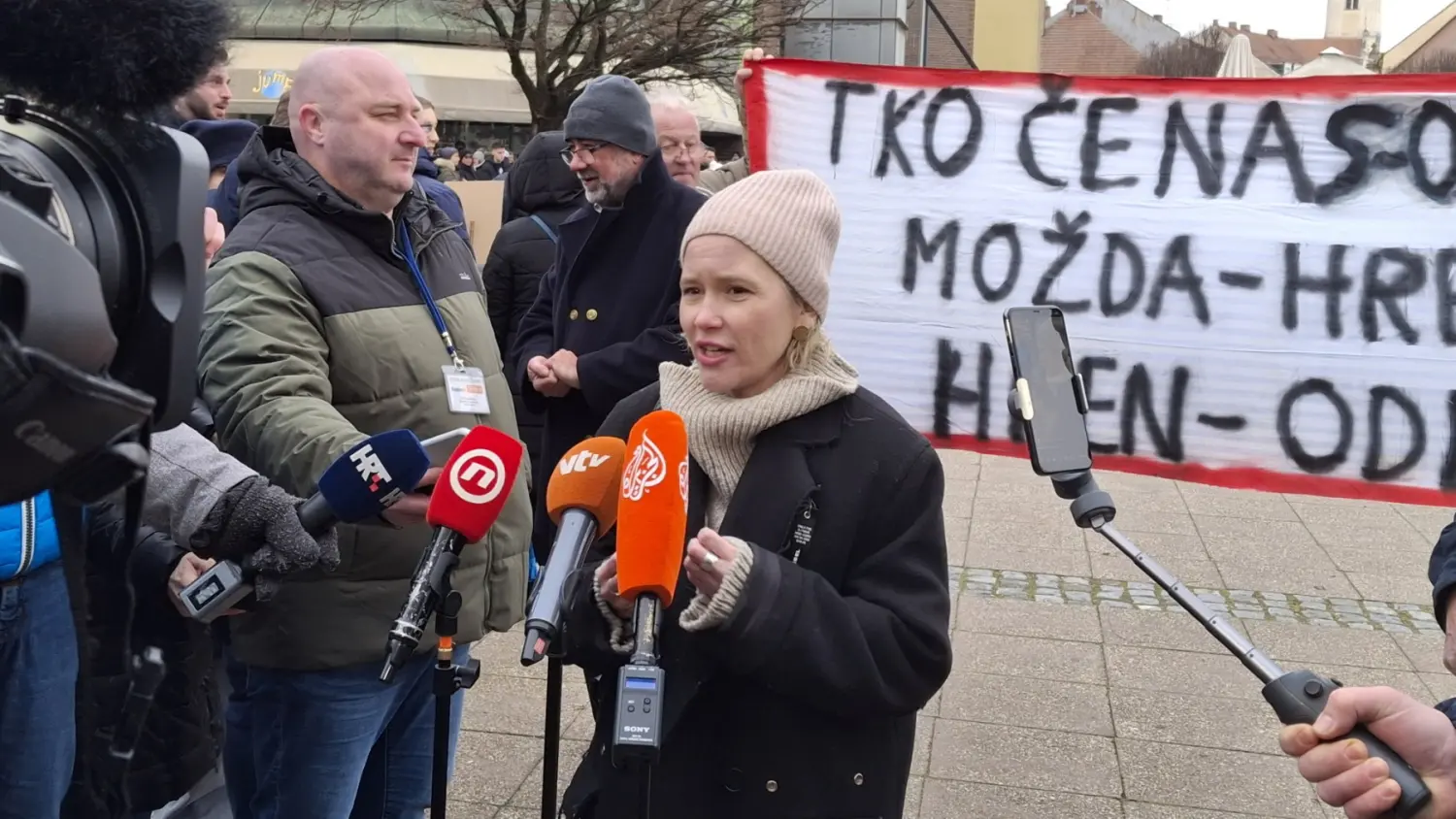 prosvjed 8 2 2025, bolnica (12) prosvjed 8 2 2025, bolnica (12)