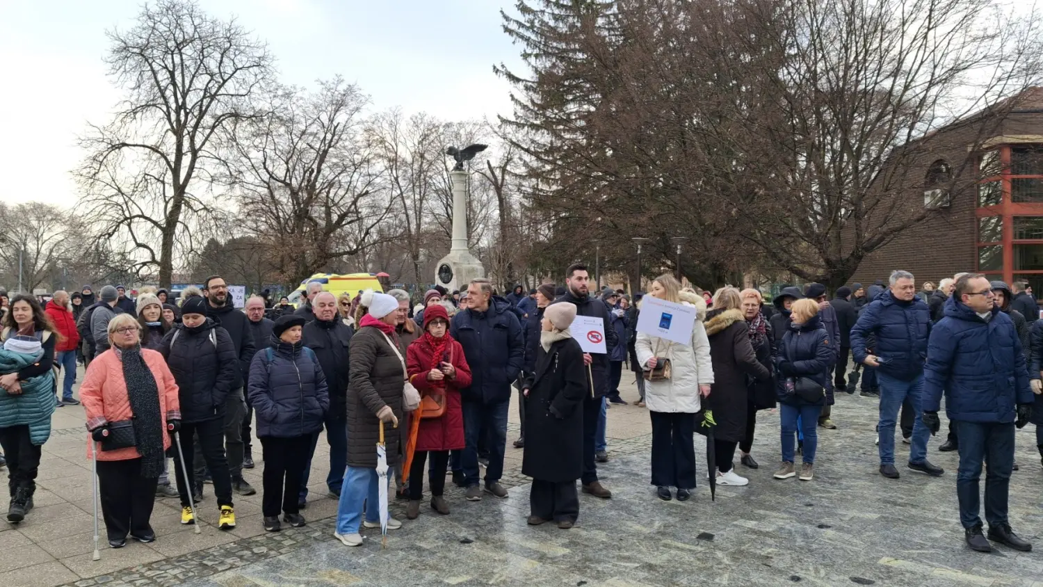 prosvjed bolnica 8 2 2025 (4) prosvjed bolnica 8 2 2025 (4)