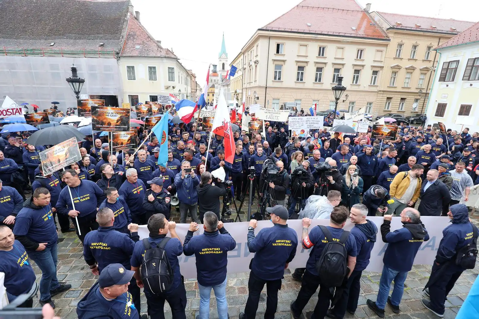 prosvjed vatrogasaca, zagreb (4) prosvjed vatrogasaca, zagreb (4)