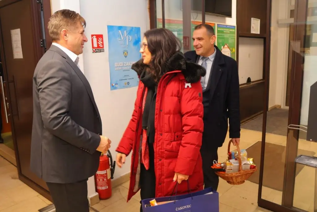 prva beba, obilazak službi 2024 (6) prva beba, obilazak službi 2024 (6)