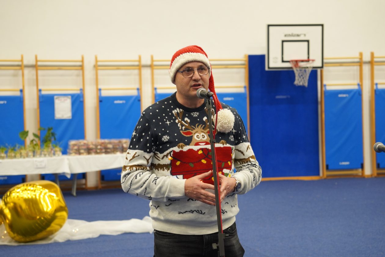 ravnatelj Josip Šipek božićna priredba OŠ Strahoninec (3)