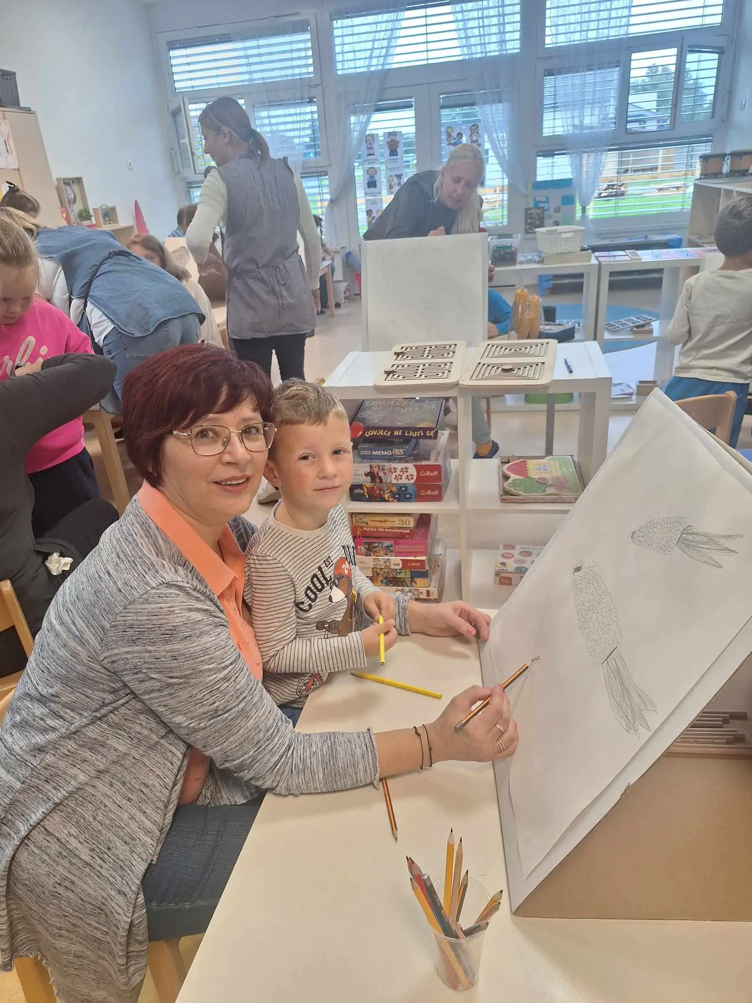 Likovna radionica s bakama i djedovima u DV ‘Maslačak’ povodom Međunarodnog dana starijih osoba (1)