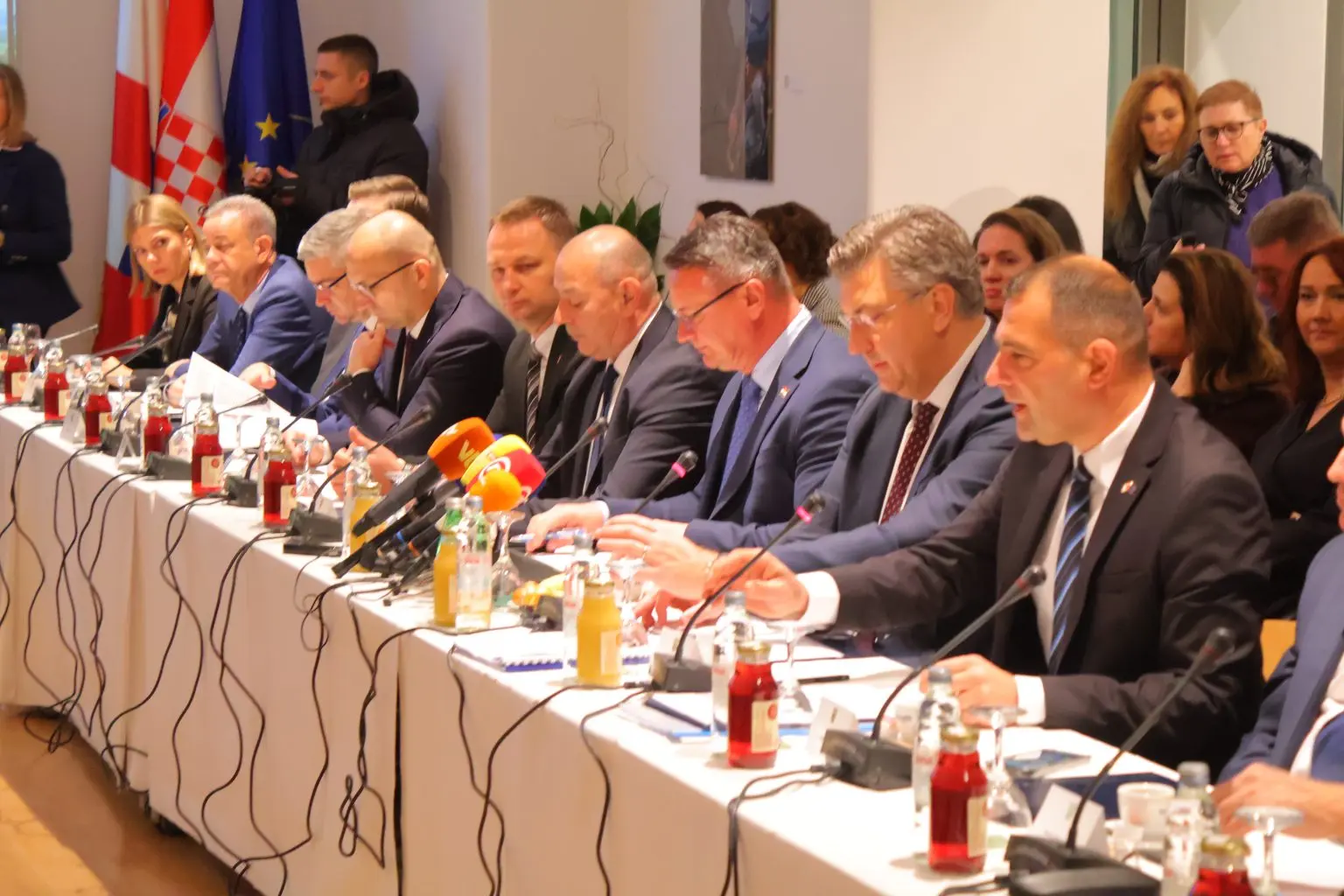 sastanak vlade u čakovcu (14) sastanak vlade u čakovcu (14)