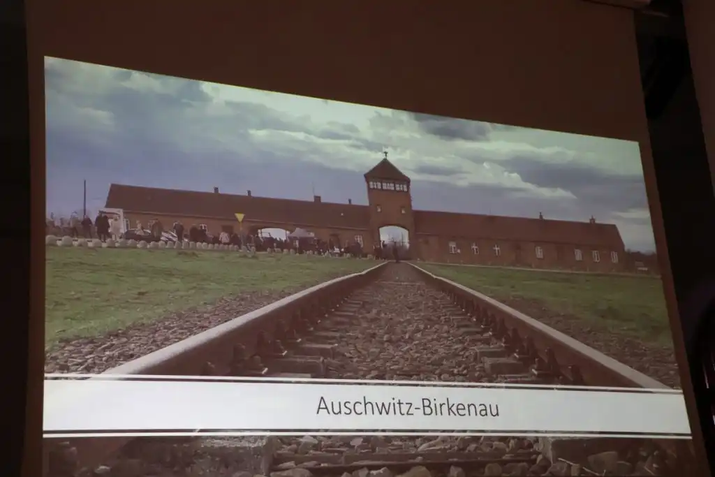 sjećanje na holokaust (23) sjećanje na holokaust (23)