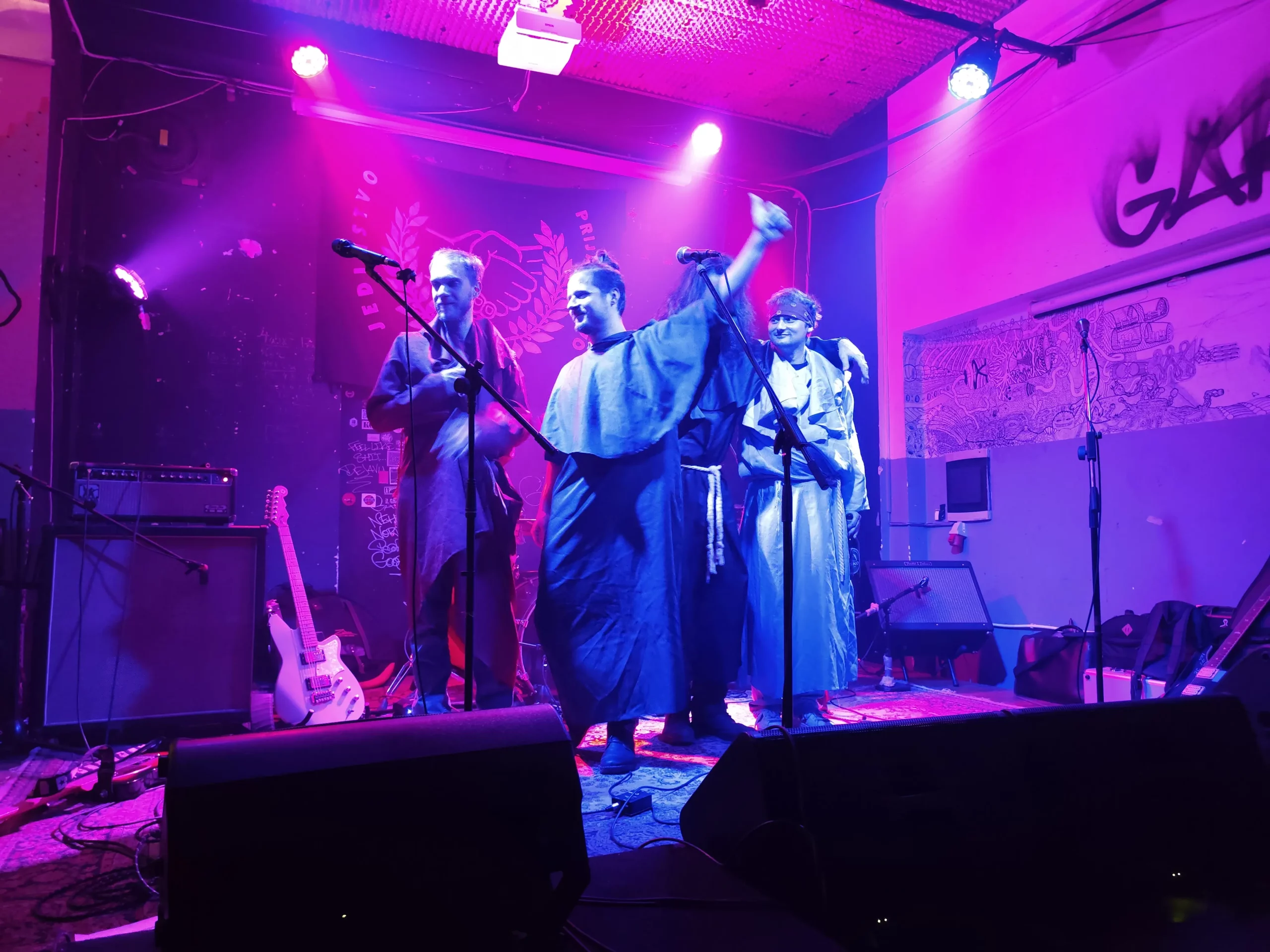 skotni vrag (2) skotni vrag (2)